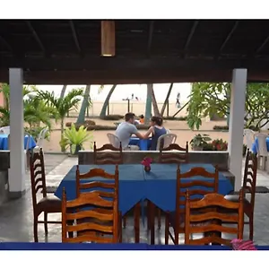 Star 2* Negombo