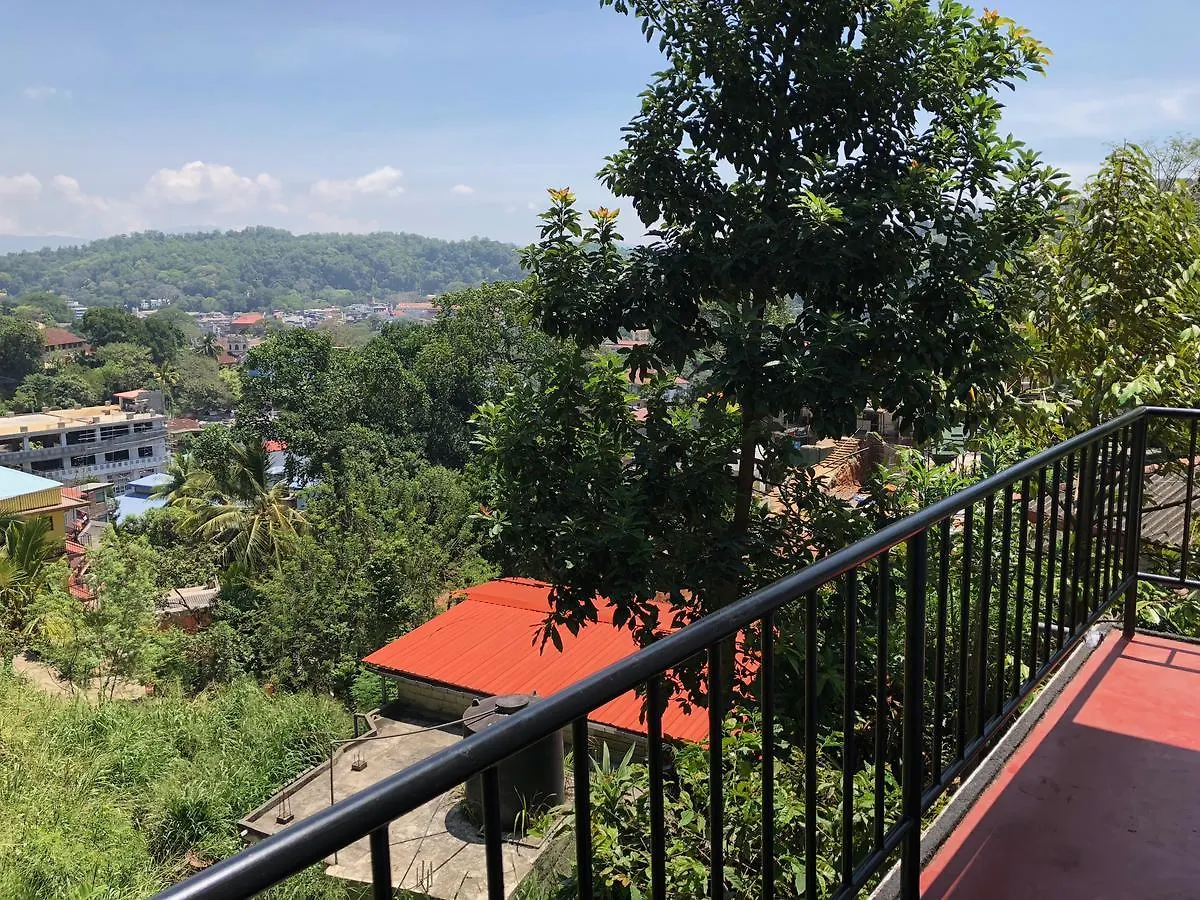 Pearl House Hotel Kandy 2*,